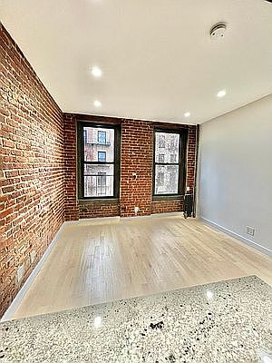 4th image of 322 E 59th St APT 4D