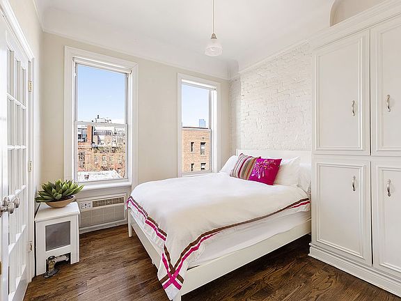 3rd image of 327 W 11th St APT 5R