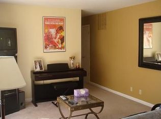 2340 Carnation Dr, Crest Hill, IL 60403