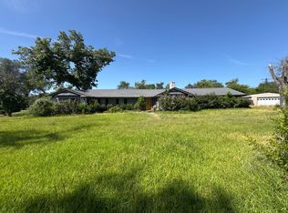 712 E Walker St, Groesbeck, TX 76642