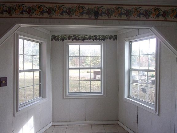 4th image of 2630 Willow Dr