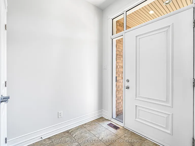 43 Claridge Dr — Photo 2