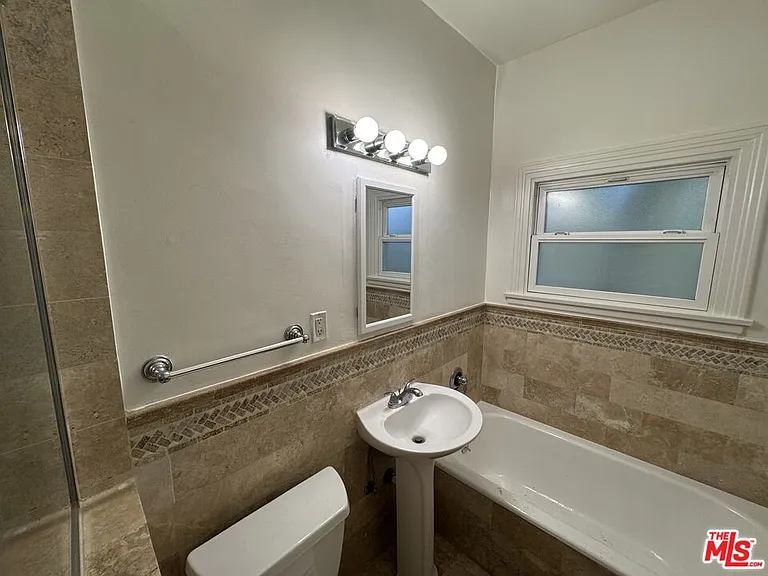 264 S Reeves Dr #101 — Photo 17