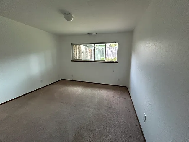 109 S Navarra Dr — Photo 15