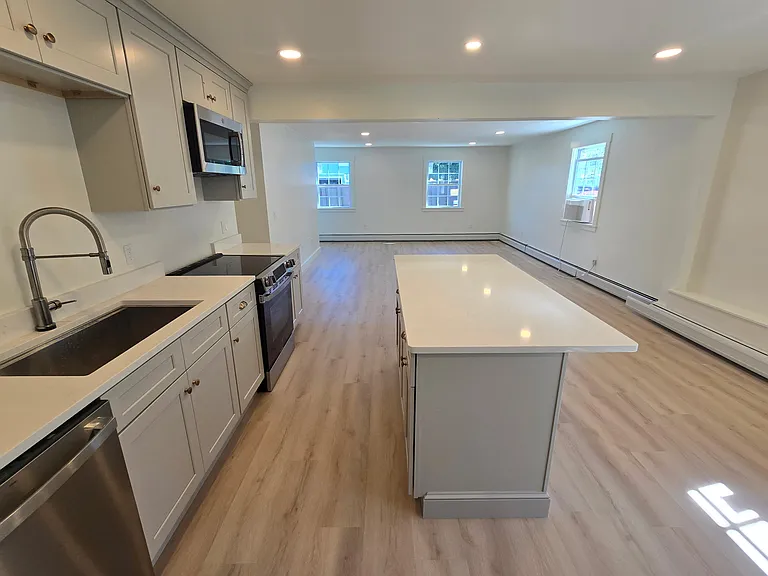 24 Pleasant St #2 — Photo 2