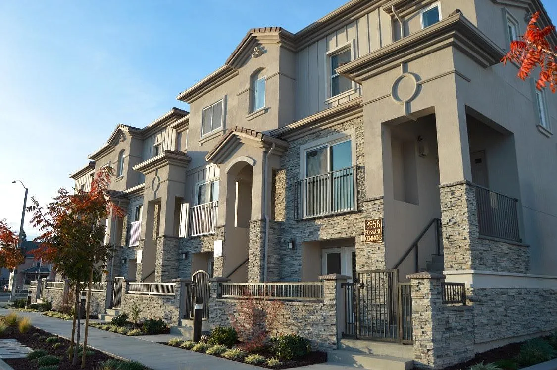 3 bed, 3.5 bath, 1771 sqft, $4,300 — Photo 1