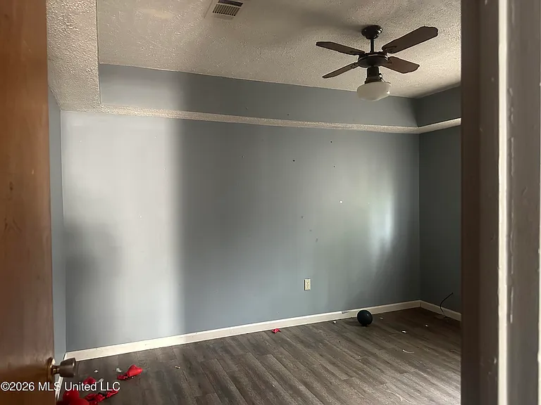3655 Horton St — Photo 32