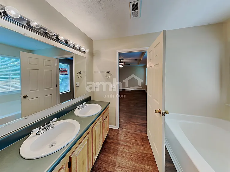 7114 Hillcrest Chase Dr — Photo 10