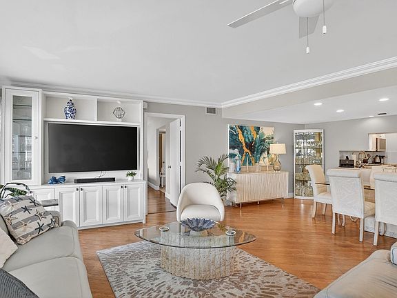 4th image of 1537 E Hillsboro Boulevard #241
