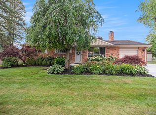 1770 Alton Cir, Commerce Township, MI 48390