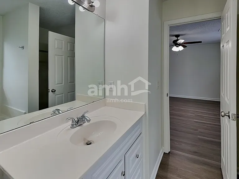 8914 Meadowmont View Dr — Photo 12