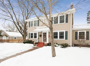 405 25th St SE, Cedar Rapids, IA 52403