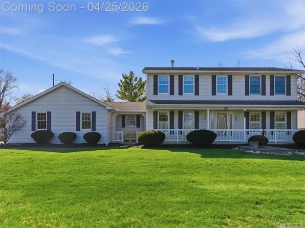 39001 Chartier St, Harrison Township, MI 48045