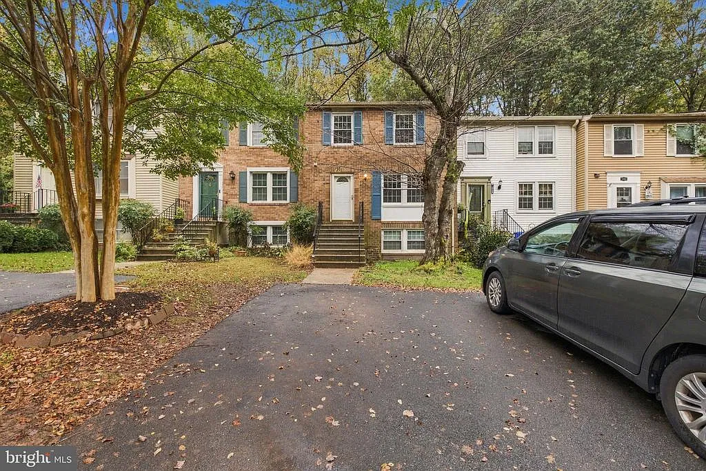3 bed, 3.5 bath, 1240 sqft, $2,750 — Photo 2