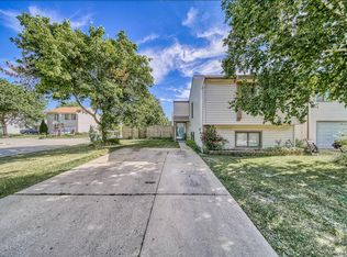 30W134 Lindenwood Dr, Warrenville, IL 60555