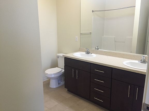 4th image of 975 NE Discovery Dr Unit 202