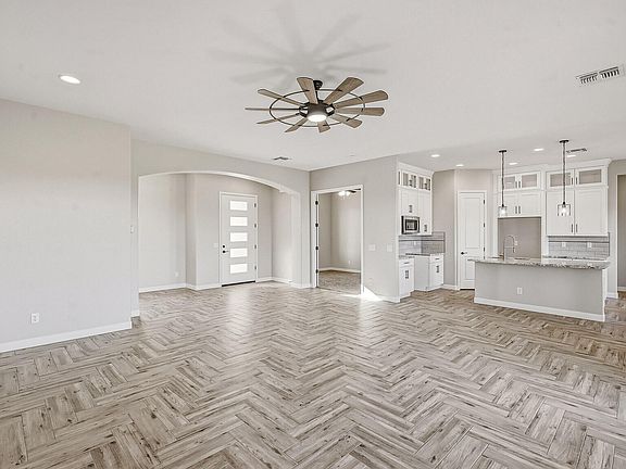 5th image of 22204 W DALE Lane