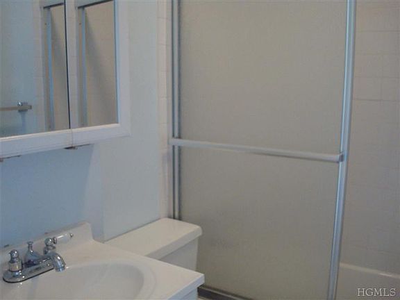 4th image of 370 Warburton Ave Unit 3