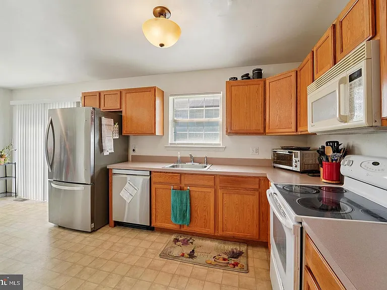 7206 Rutherford Green Cir — Photo 25