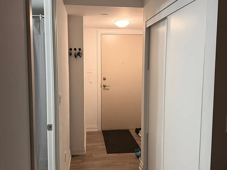 20 Meadowglen Pl #221 — Photo 1