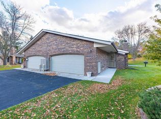 1855 Juneau Ln N, Plymouth, MN 55447