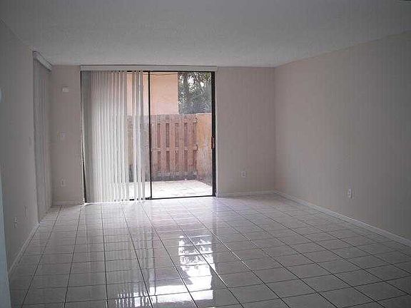 3rd image of 550 NW 214th St APT 102