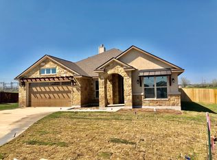 111 Les Ln, Smithville, TX 78957