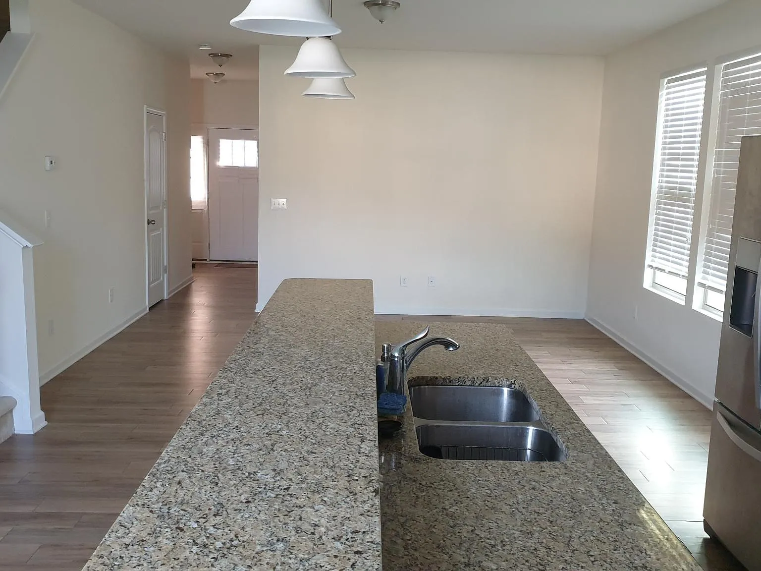 3 bed, 2.5 bath, 1605 sqft, $2,100 — Photo 1