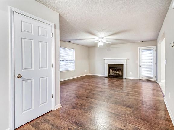 3rd image of 2862 Knoll View Pl