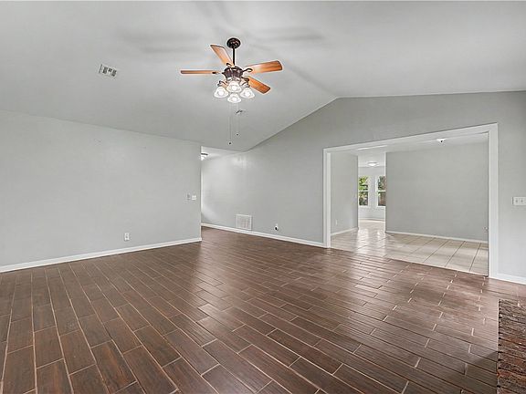 4th image of 1001 N Dove Dr