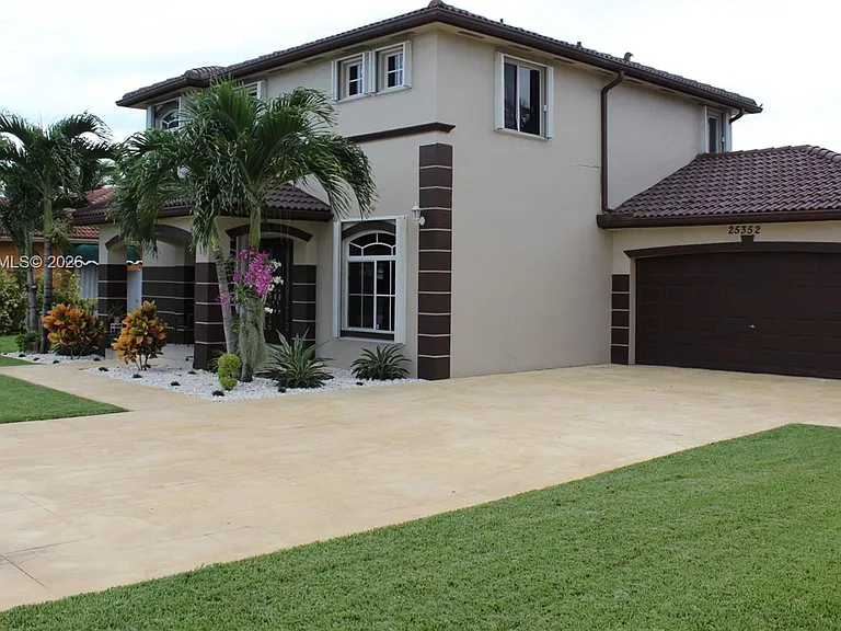 25352 SW 122nd Ct — Photo 2