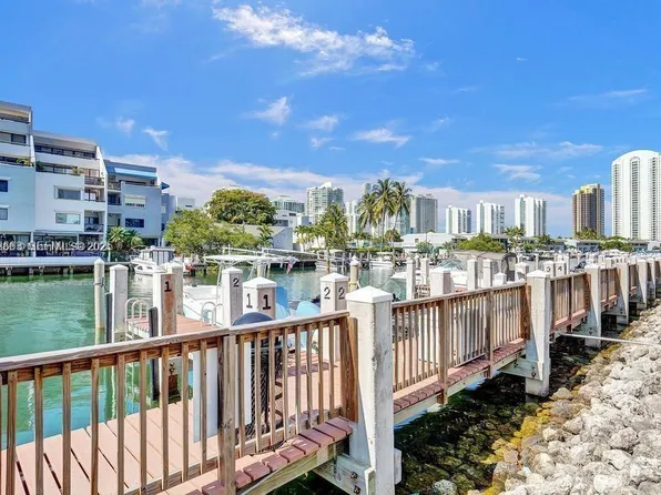 400 Kings Point Dr, Sunny Isles Beach, FL