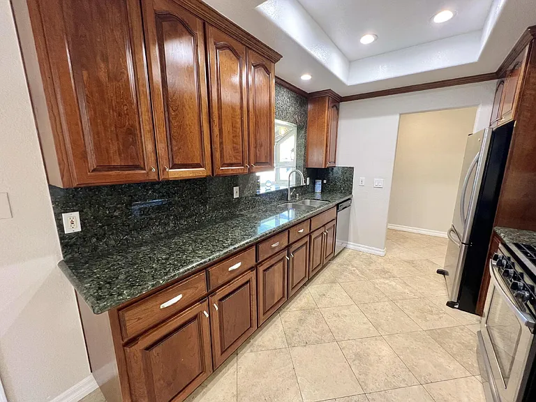 2494 Lone Oak Dr — Photo 27