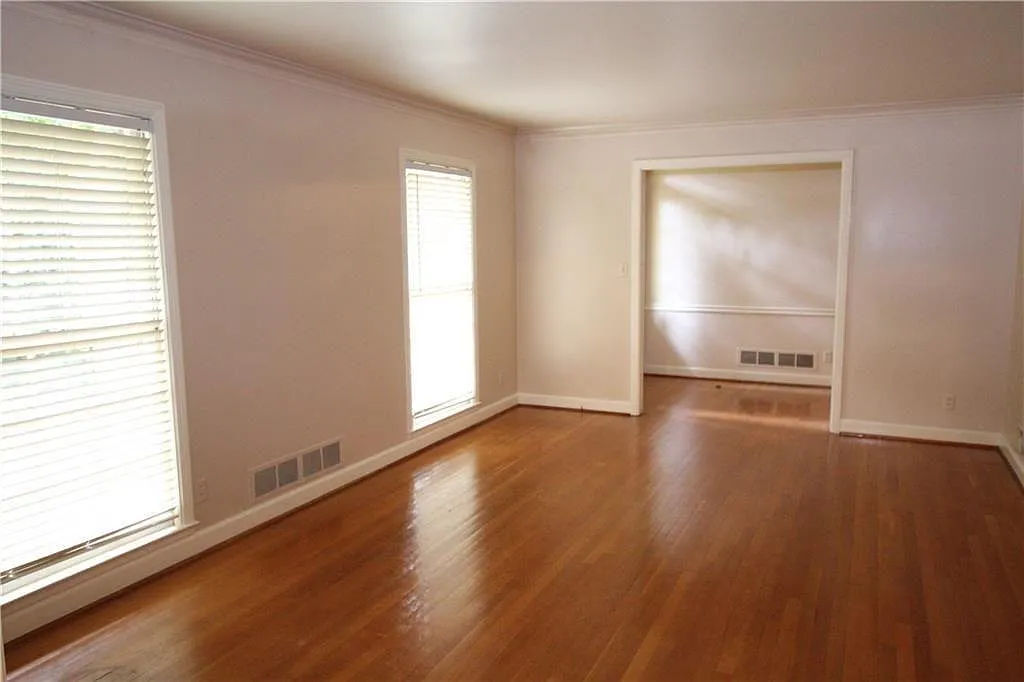3 bed, 3.0 bath, 2052 sqft, $3,650 — Photo 3