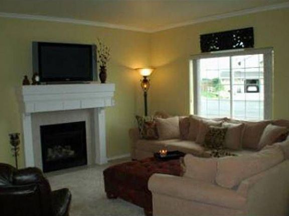 Living Room w/fireplace