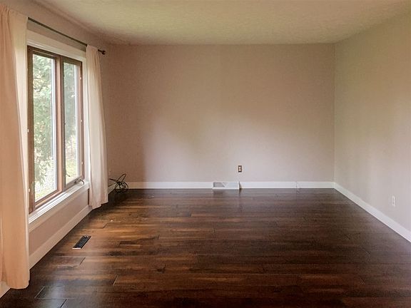 5th image of 25 Lori Lane Ct