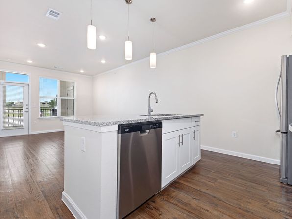 640 SW H K Dodgen Loop #3205