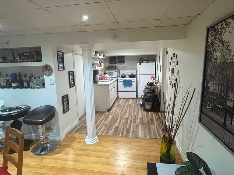 378 Martin St — Photo 10