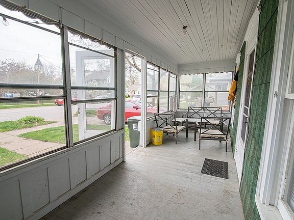 4th image of 220 W 9th St #220