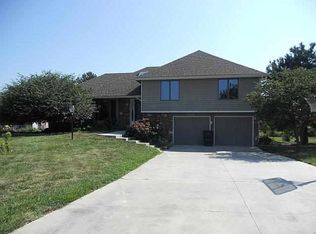 3708 SW Kings Forest Rd, Topeka, KS 66610