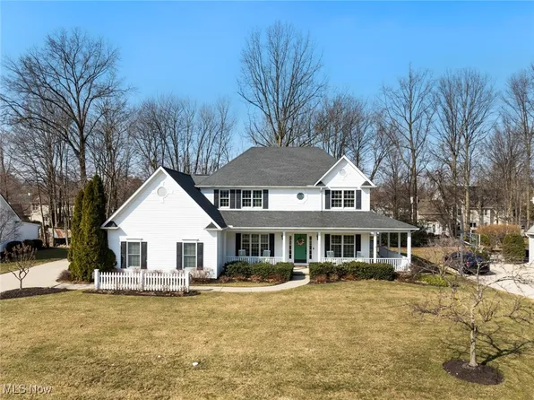 2138 Lake Pointe Dr, Avon, OH 44011
