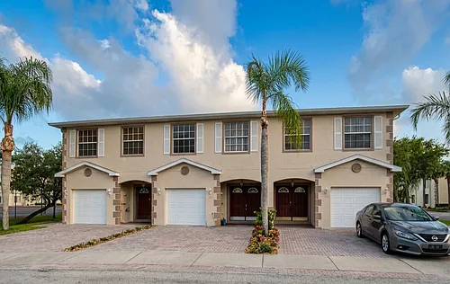 802 King Neptune Ln Photo 1