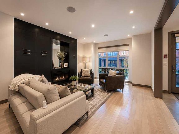 5th image of 701 N Aspen Meadows Hl SW