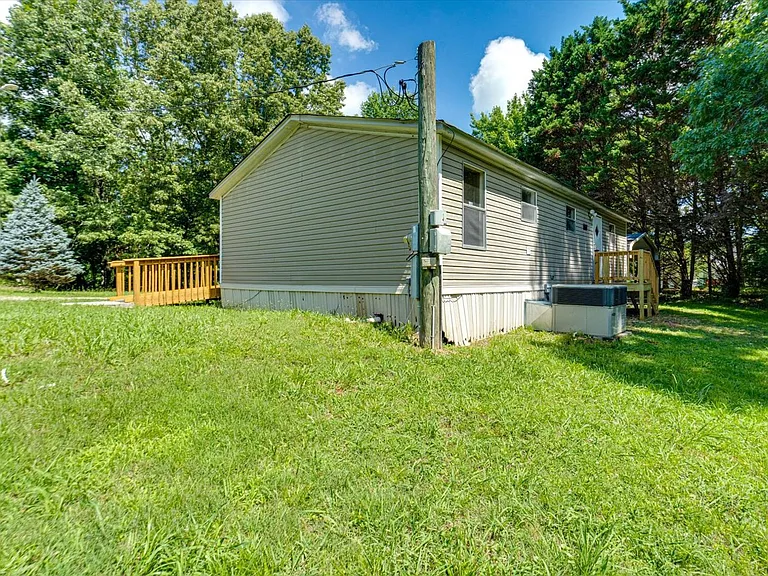 842 Emery Rd — Photo 20