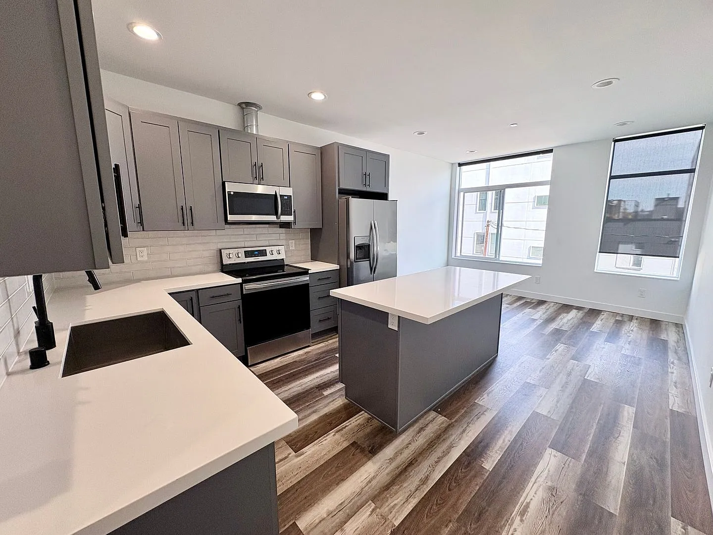 Bright West Seattle Condo for Rent NOW — Photo 2