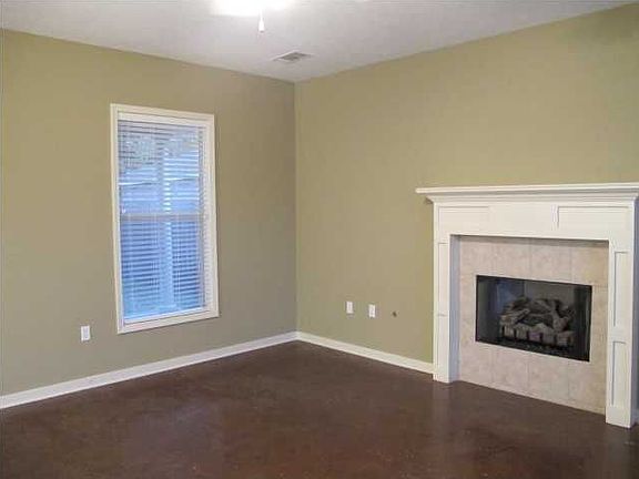 3rd image of 101 Newport Dr