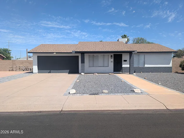 1222 W Auburn Dr — Photo 2