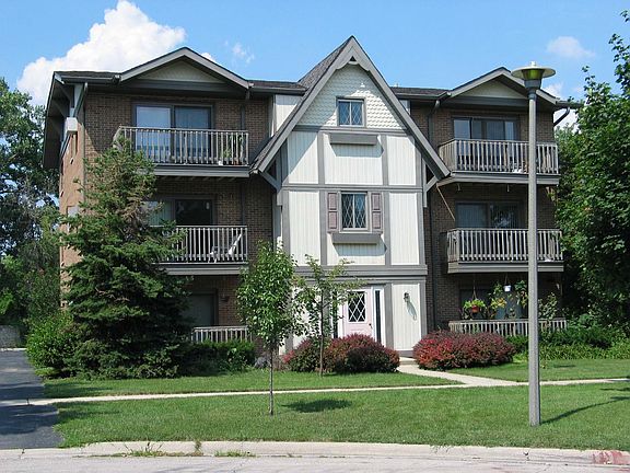 3rd image of 1114 Chalet Dr #3