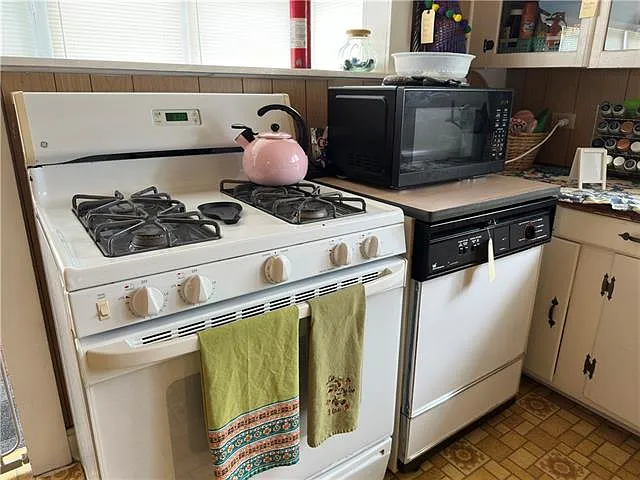730 Avenue D — Photo 10