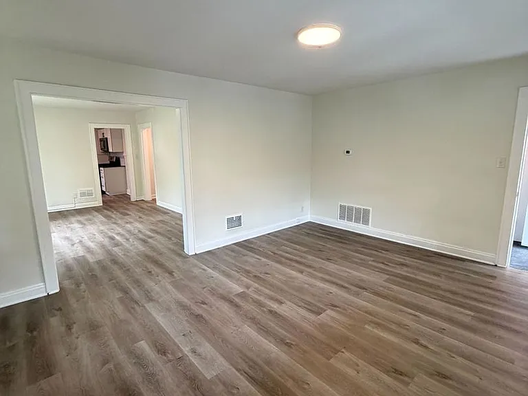 1272 Kent St — Photo 3